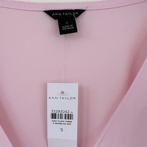 NWT Ann Taylor Short Sleeve V-Neck Shell Blouse Top Classic Light Pink S Small - Picture 5 of 5